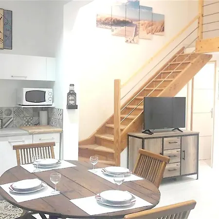 House With 2 Bedrooms In With Enclosed Garden 250 M From The Holiday home