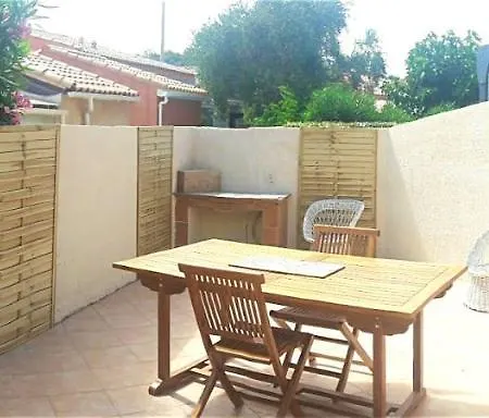 House With 2 Bedrooms In With Enclosed Garden 250 M From The * Narbonne