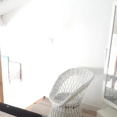 House With 2 Bedrooms In With Enclosed Garden 250 M From The Narbonne