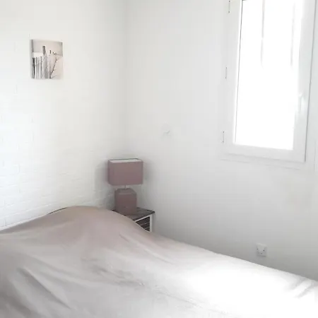 House With 2 Bedrooms In With Enclosed Garden 250 M From The *