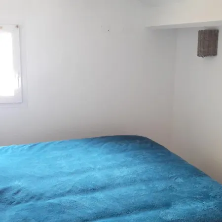 House With 2 Bedrooms In With Enclosed Garden 250 M From The Holiday home