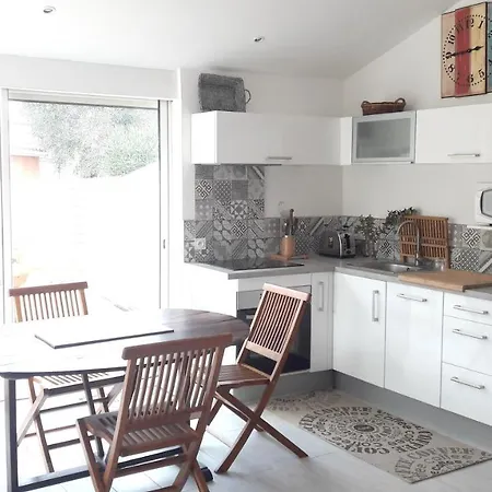 House With 2 Bedrooms In With Enclosed Garden 250 M From The Holiday home *