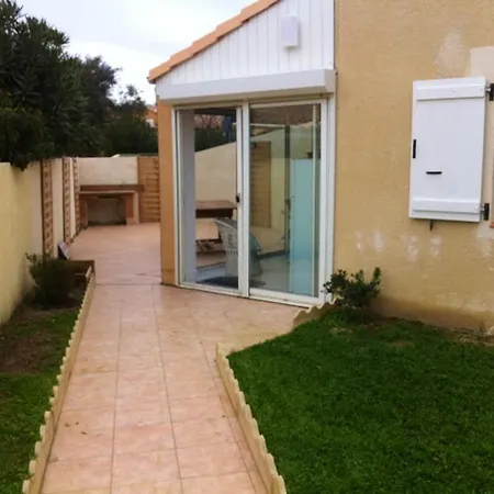 House With 2 Bedrooms In With Enclosed Garden 250 M From The Holiday home